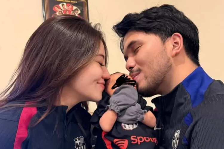 Romantis! Thariq Halilintar Hadiahkan Mobil buat Aaliyah Massaid