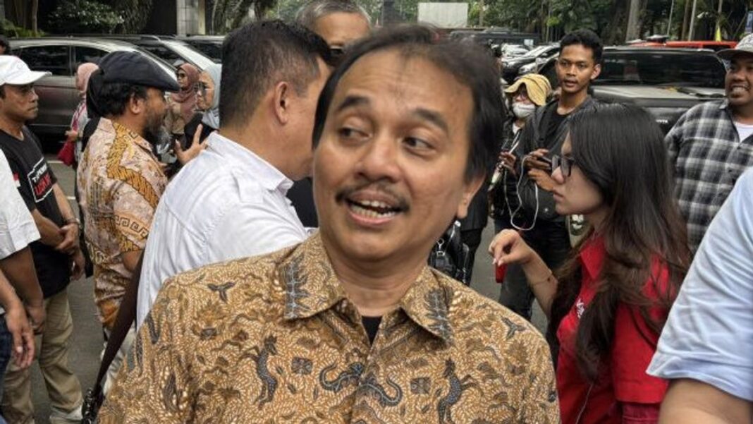 Roy Suryo dkk Serahkan Analisis Keaslian Ijazah Jokowi ke Bareskrim