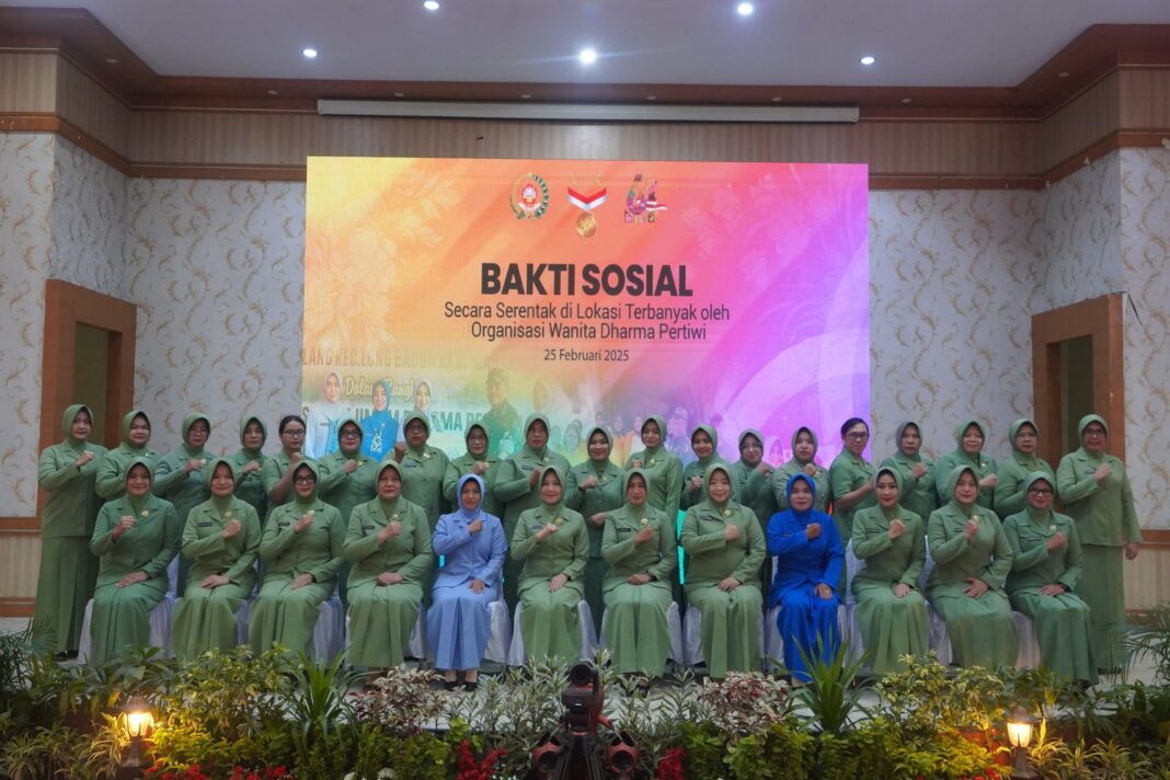 Video Viral Siswi Semarang Sekolah Lewat Sungai gegara Akses Rumah Ditutup