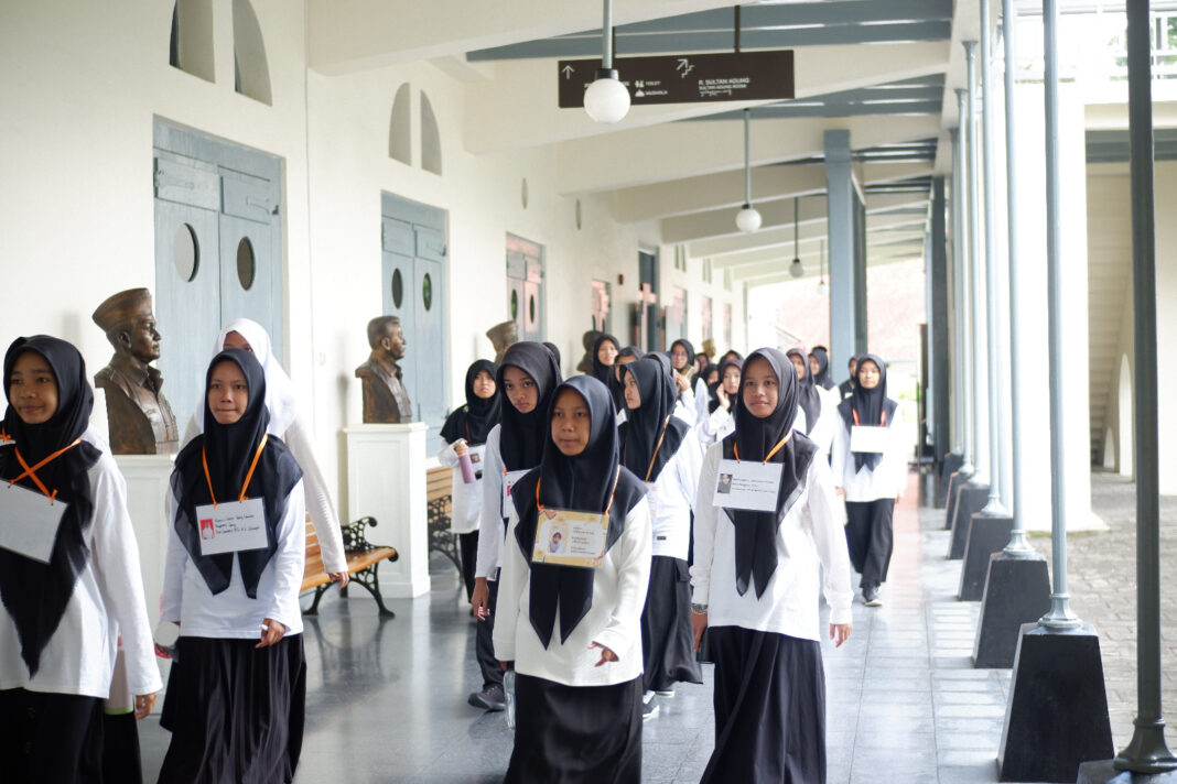 Demo 25 Agustus, Siswa SMA dan SMK Terpantau Ikut Berkumpul di Depan DPR
