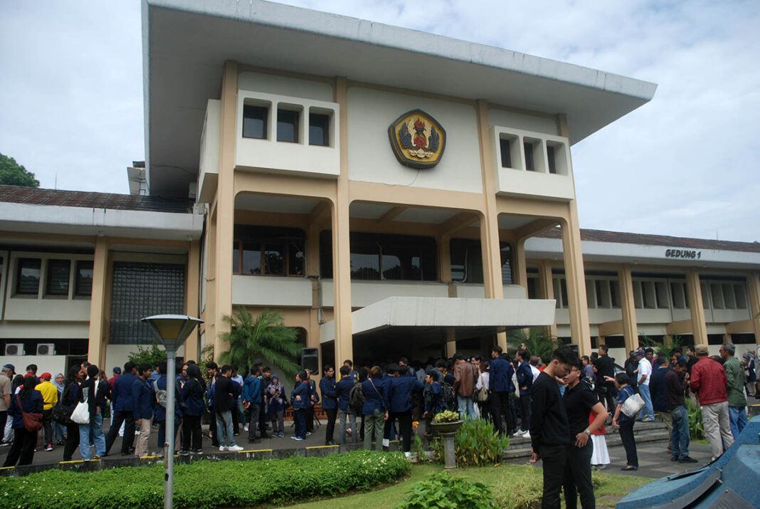 Mahasiswa UI Geruduk Rektorat Siang Ini Buntut Undang Profesor Pendukung Israel