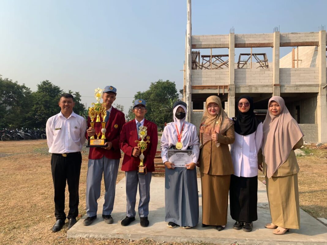 Perwakilan Sumurbatu dalam Lomba Gapura Daur Ulang