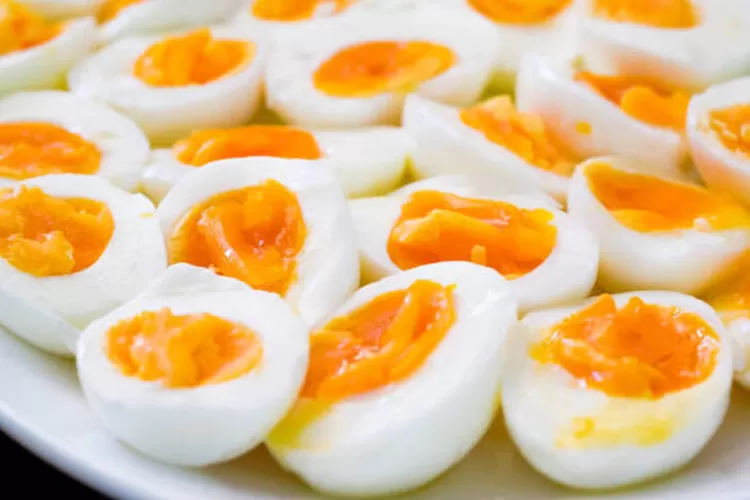 Simak! Ini 4 Manfaat Telur Separuh Masak