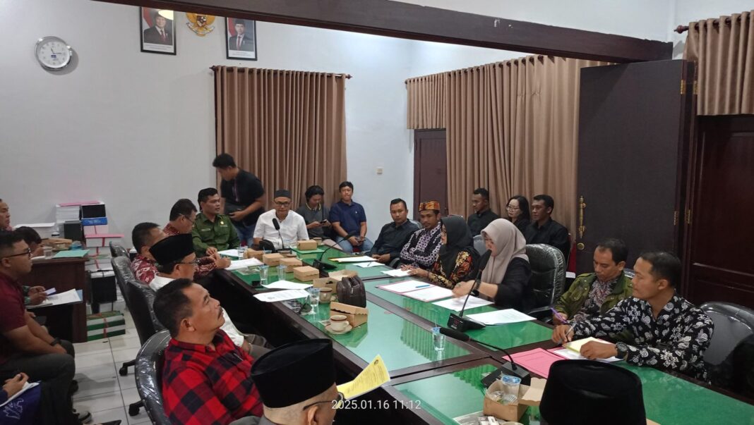 Audiensi dengan DPRD Kabupaten Bekasi, Guru R5 Menuntut Keadilan Pola dan Pengakuan