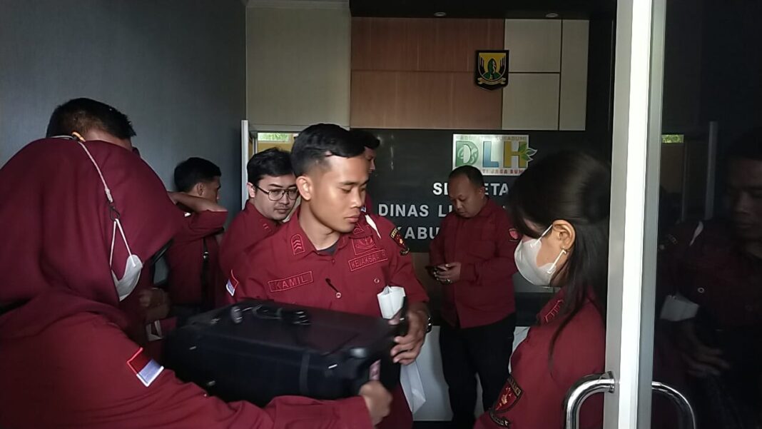 Viral Warga Depok Keciduk CCTV Buang Sampah Sembarangan, DLH: Mampu Disanksi