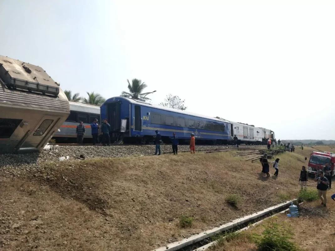 Video Diduga Meteor Anjlok di Cirebon Viral di Medisos
