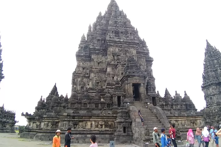 Viral Ada Rombongan Berzikir di Candi Prambanan, Pengelola Beri Penjelasan