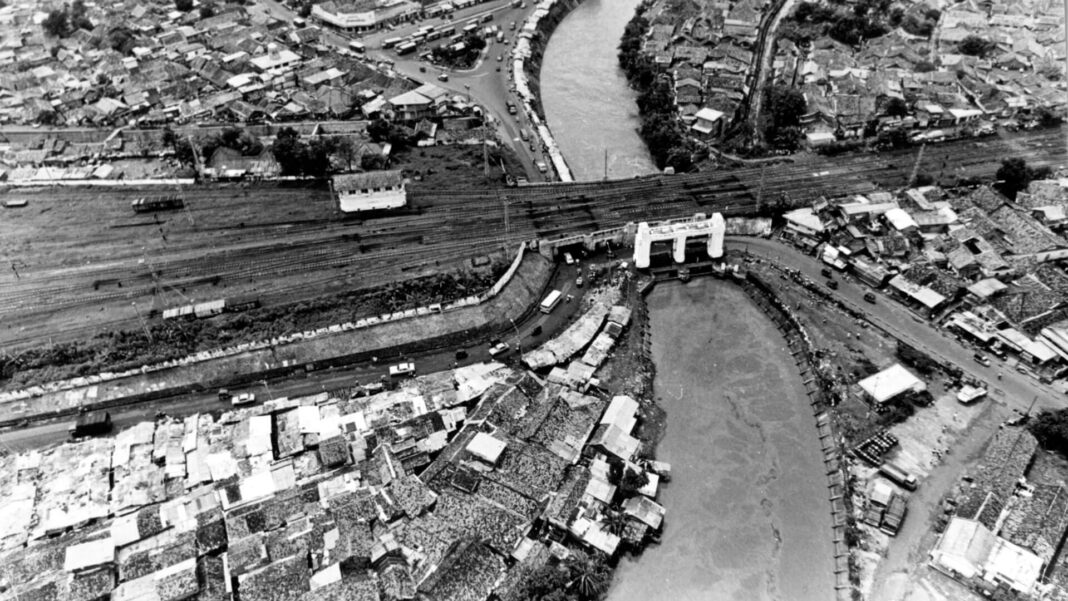 Pendangkalan Kali SS Rawa Baru Akhirnya Ditangani