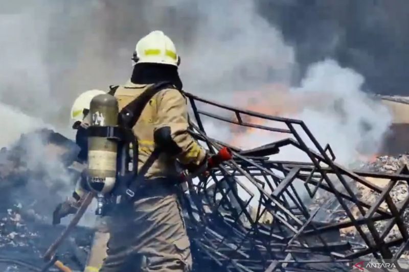 Asap Pembakaran Sampah Meluas ke Permukiman