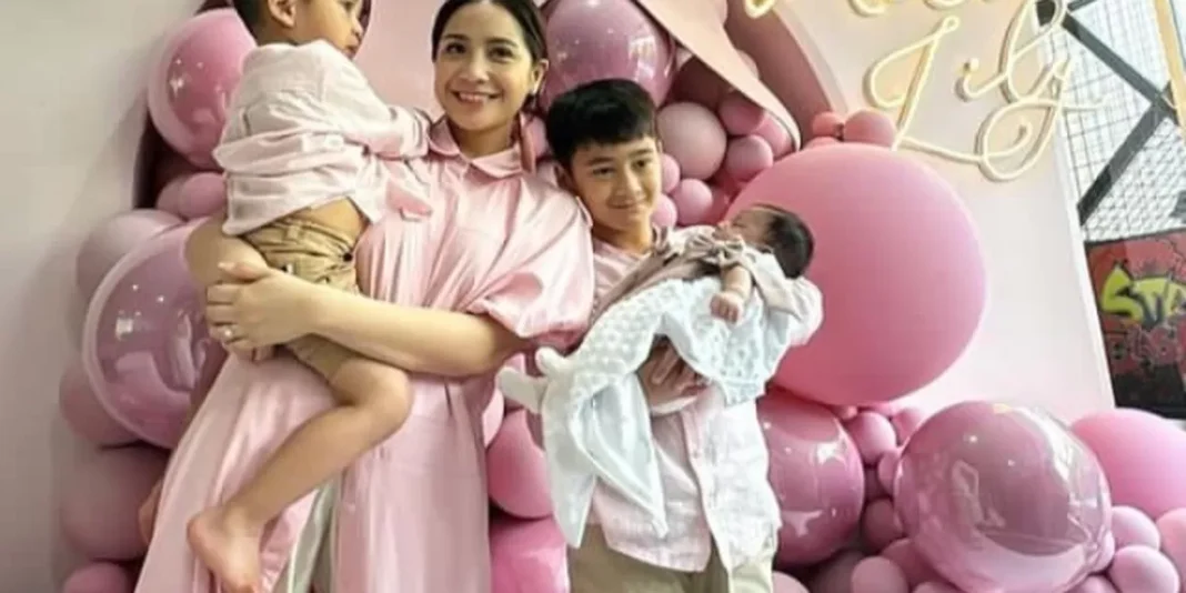 Nagita Slavina Tiba-Tiba Gendong dan Susui Bayi